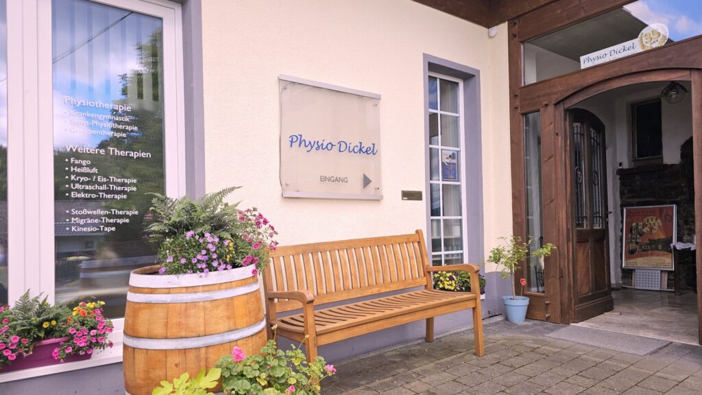 Physio-Dickel Hauseingang