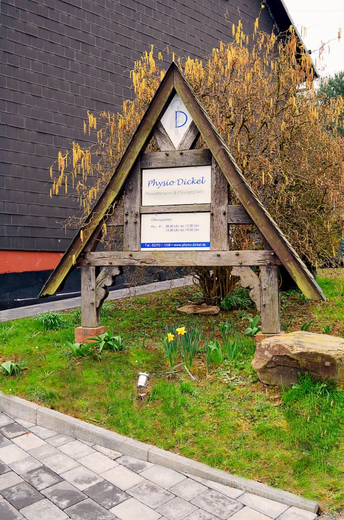 Physio-Dickel Aussen-Schild